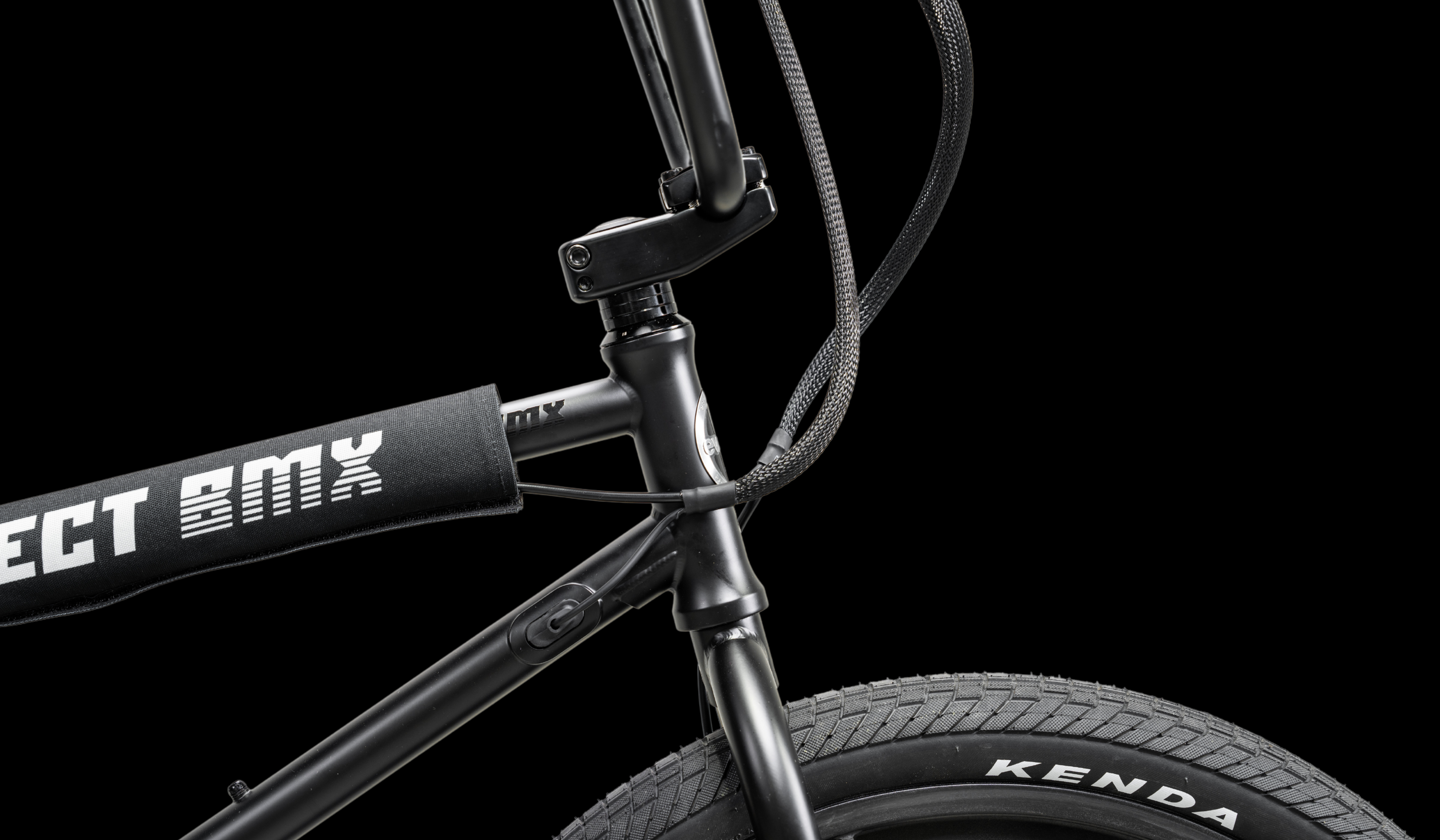 BMX elettrica Evolve vista laterale