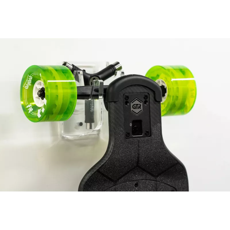 Wall Rack Evolve con skateboard montato